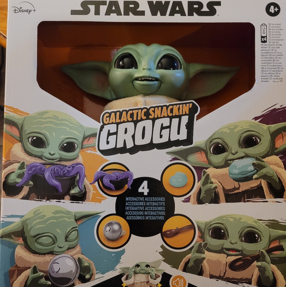 Star wars the mandalorian Galactic snackin' Grogu animatronic action figure